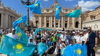 30 казахстанцев прошли через Святые врата в Ватикане