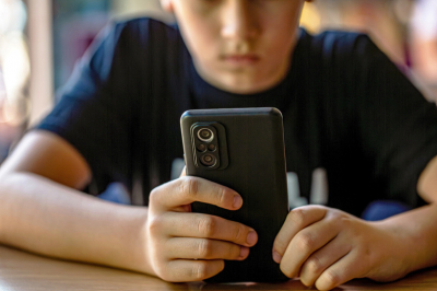 Родителям объяснили, как понять вовлеченность ребенка в мошенническую схему