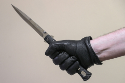 Подросток получил удар ножом в спину в центре Петербурга