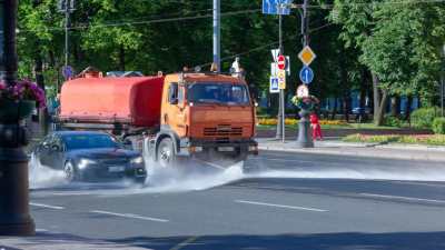 Стало известно, сколько в Астане тратят воды и топлива «поливалки»