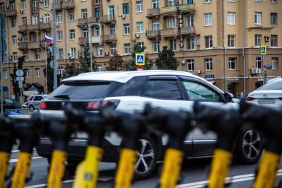 В Петербурге хотят запретить электровелосипеды курьеров на тротуарах