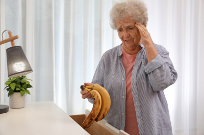 Врач объяснила, почему человек внезапно забывает, зачем зашел в комнату
