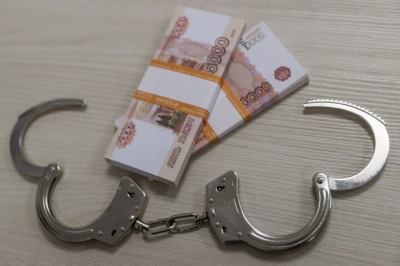 Дочь экс-главы суда Кубани заподозрили в коррупции вместе с отцом