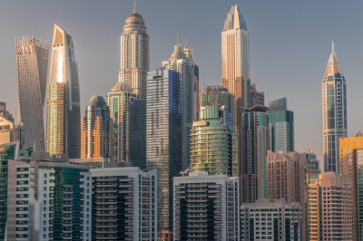 Отели в ОАЭ начали выселять российских туристов после ударов Ирана