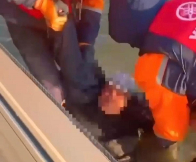 В Атырау спасатели МЧС вытащили из реки мужчину, которого уносило течением