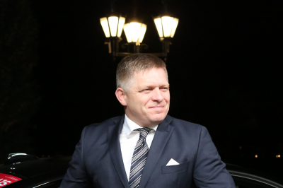 Фицо назвал участие в &laquo;коалиции желающих&raquo; противоречием мирной политике