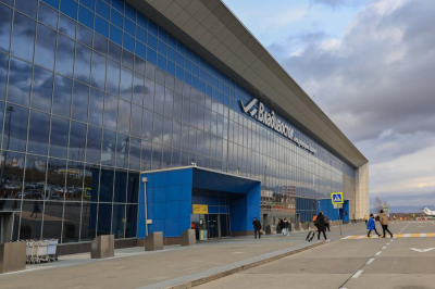 Владивосток пролетел. Список аэропортов, через которые разрешено вывозить наличные рубли