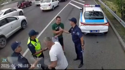 «Поговорили как с человеком»: беларусский дальнобойщик поблагодарил полицию Алматы за вежливость