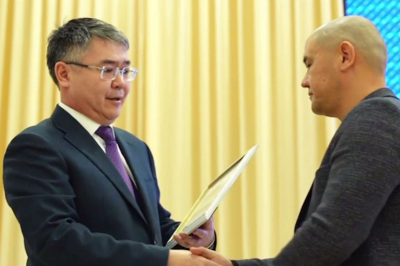 Как один человек меняет мир: в Атырау поблагодарили активиста за очистку Жайыка