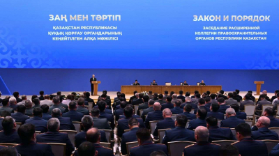 Токаев поздравил сотрудников правоохранительных органов и госслужбы