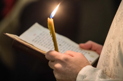 Церковь не будет венчать молодоженов ближайшие два месяца