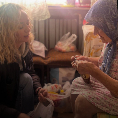 «Мы рядом»: Движение, помогающее одиноким пенсионерам