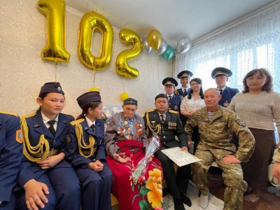 В Алматинской области ветерана Великой Отечественной войны поздравили со 102-летием