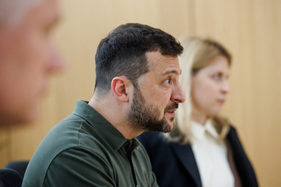 Скандал на пресс-конференции Зеленского: в эфир попало нецензурное высказывание переводчика