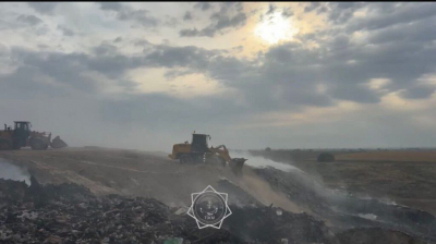 Неделю ликвидировали пожар на свалке близ Алматы