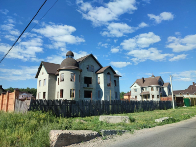 6 квартир, 3 коттеджа,18 участков и 17 авто: что могут забрать у экс-главы Роспотребнадзора Челябинской области