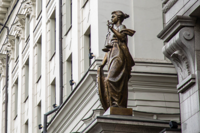 Россиянка отсудила у мебельной компании 1 млн за некачественный диван