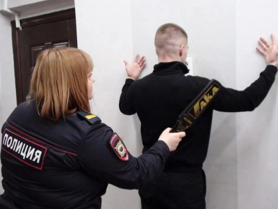 Курьер мошенников с солидной зарплатой обокрал учителя физкультуры в Екатеринбурге на 6 миллионов