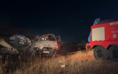 После аварии из бака машины разливалось топливо. Была угроза пожара