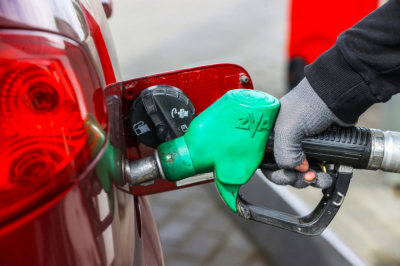 Цены на бензин в США взлетели до рекордной отметки