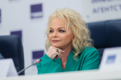 Mash: Ларисе Долиной стало плохо в её квартире в Москве