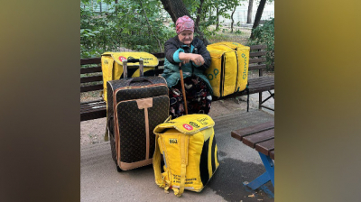 Родные в Алматы выгнали слепую и глухую бабушку на улицу