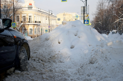 &laquo;Чистим за свой счет&raquo;: многодетная мать из Доможирово пожаловалась на отсутствие уборки снега